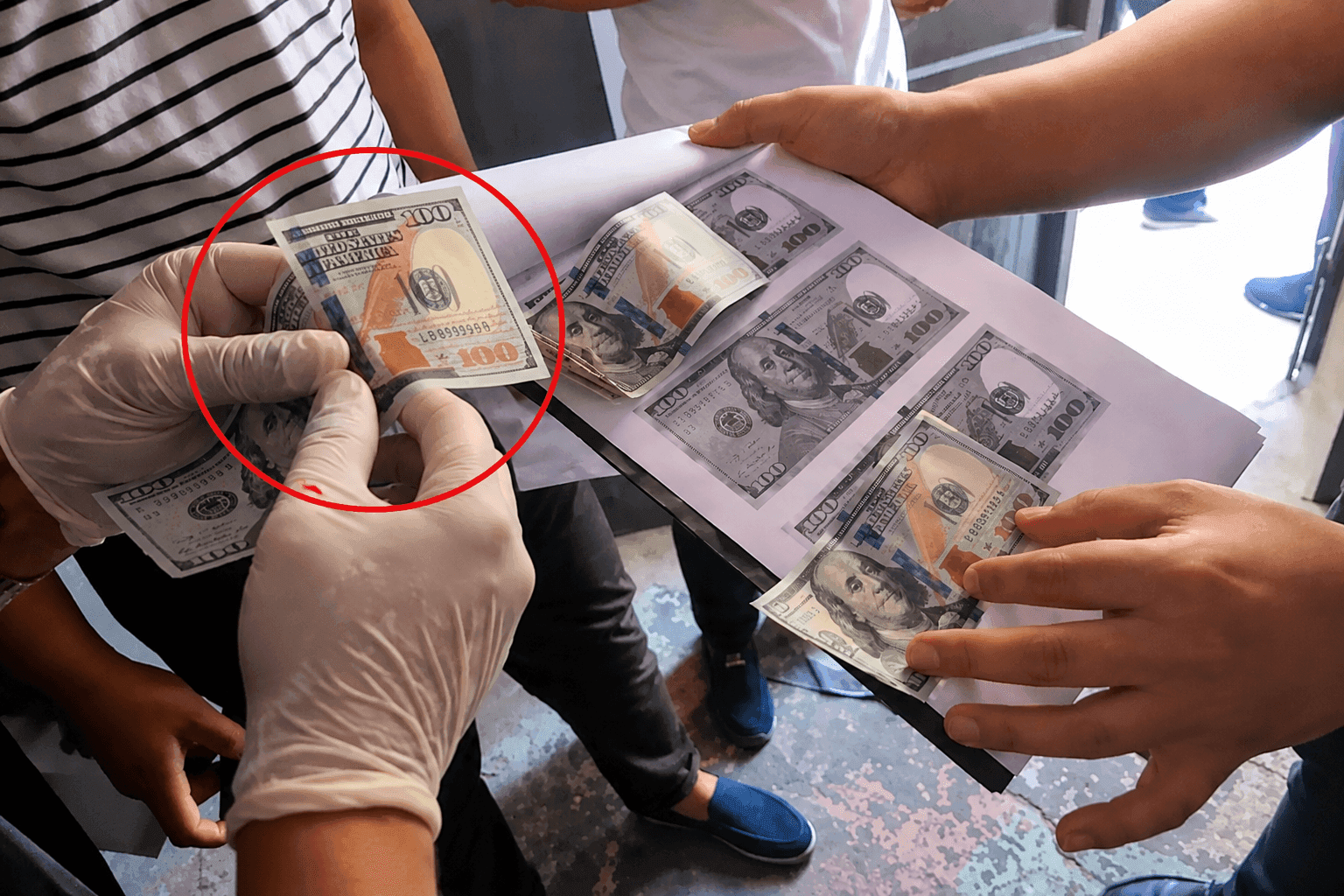 Andijonda 1-sinf uchun 300 dollar pora talab qilgan xodim ushlandi
