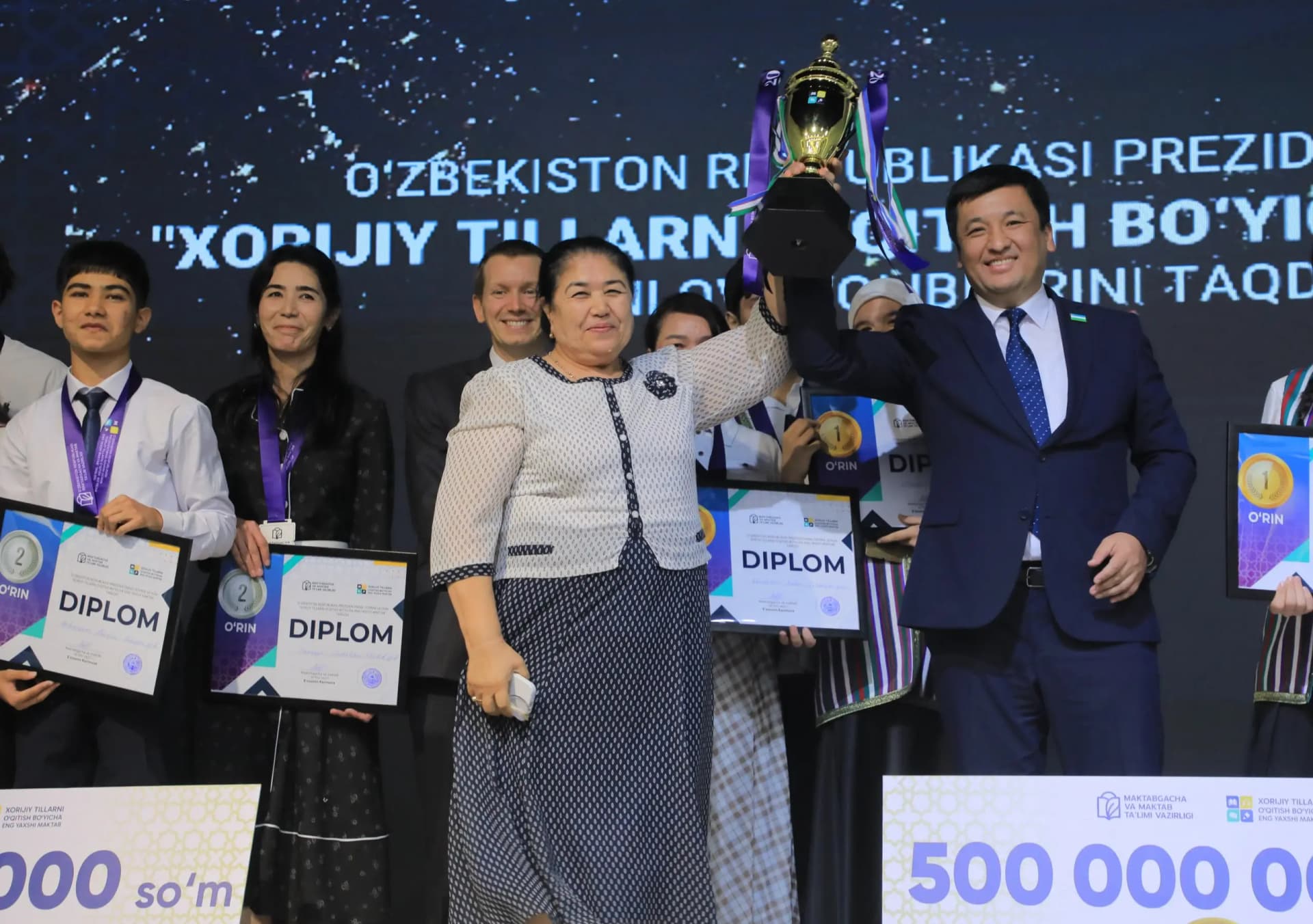Xorijiy tillar tanlovida g‘olib maktab 850 million so‘m oldi
