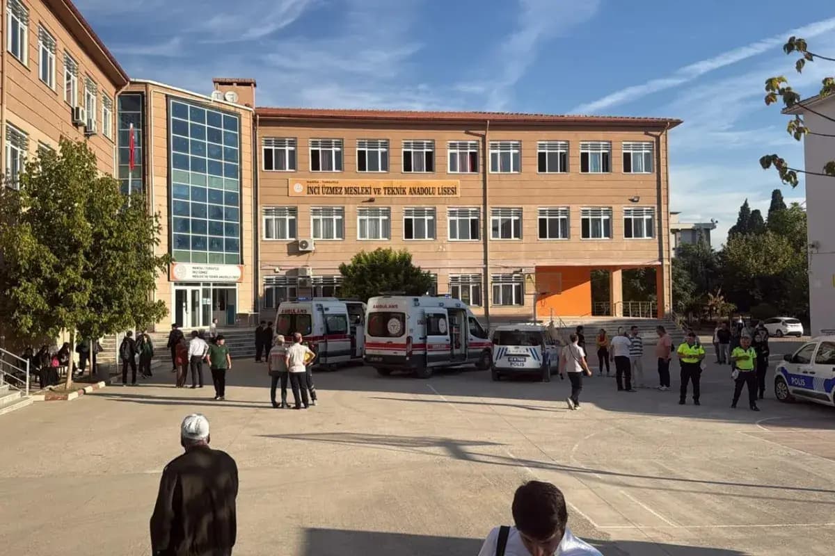 Turkiyadagi maktab oldidagi otishmada 11 kishi jarohatlandi, 2 nafari og’ir