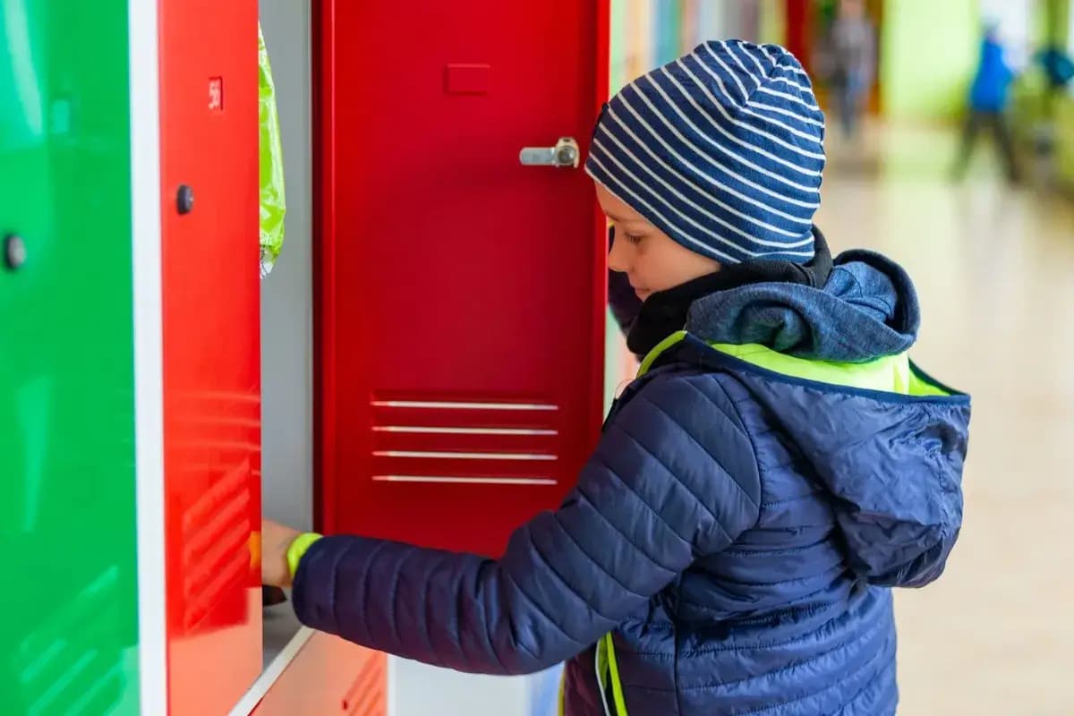 Shimoliy Irlandiya maktablari o‘quvchilarga qalin kiyinishni buyurdi