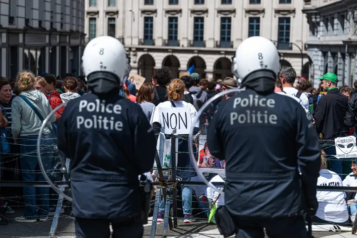 Belgiyada ta’lim xarajatlariga qarshi namoyishda 107 kishi qo‘lga olindi