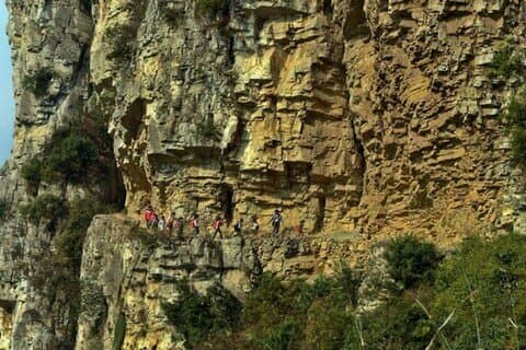Kolumbiyada maktabga borish: O’quvchilar hayoti xavf ostida