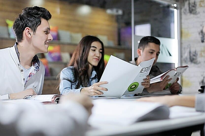 Talaba ham o‘qib, ham ishlashi mumkinmi? Qonuniy asoslar