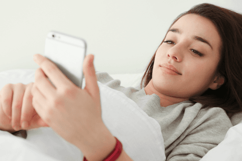 Nega uxlashdan oldin telefondan foydalanmaslik kerak?