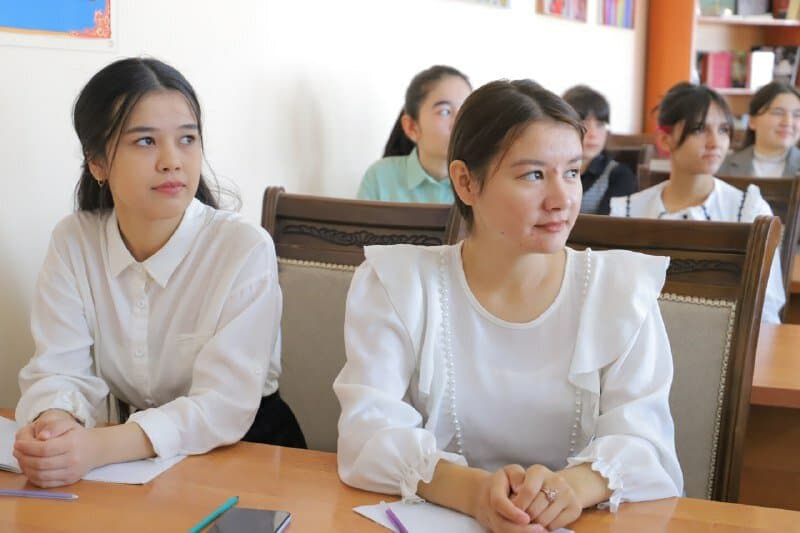 Bolaning yozuviga qarab, uning ayrim xususiyatlarini aniqlash