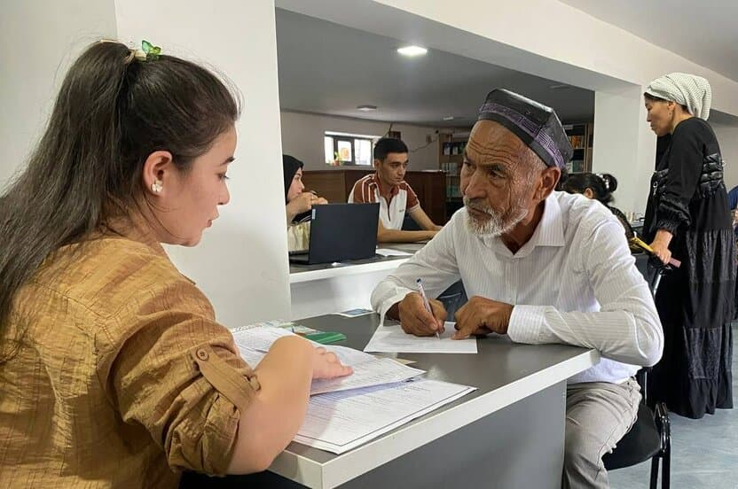 66 yoshli otaxon talabalikka hujjat topshirdi: Ilmga yo’l