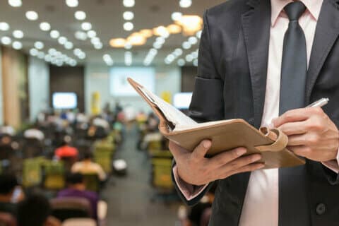 Maktab direktorlari uchun menejerlik sertifikati va ustamalar