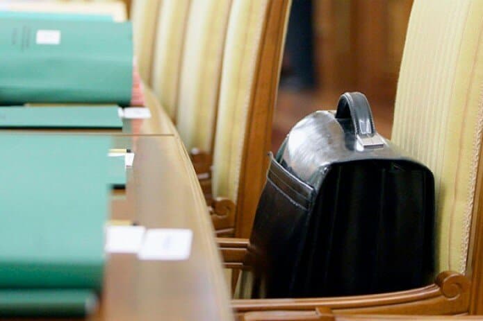 Maktab direktori direktor jamg‘armasidan yordam oladimi?