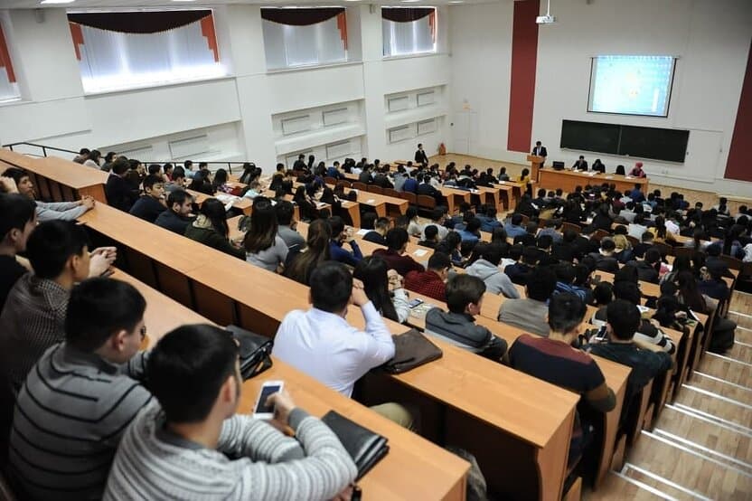 Birinchi kurs talabalari: Universitetdagi ilk hafta qo‘llanmasi