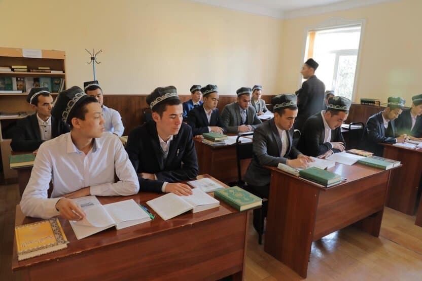 Diniy ta’limga kirishda arab tili sertifikati bekor qilindi