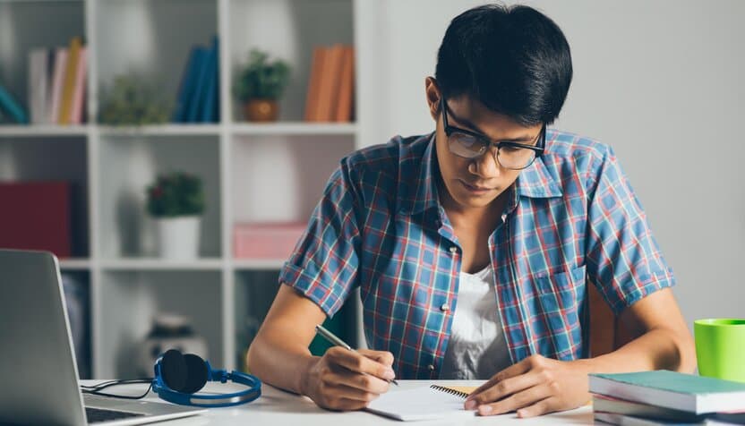 Talaba ham o‘qib, ham ishlashi mumkinmi? Qonuniy asoslar