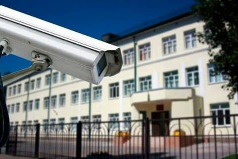 Xavfsiz maktab: Barcha maktablarda kameralar va biometrika