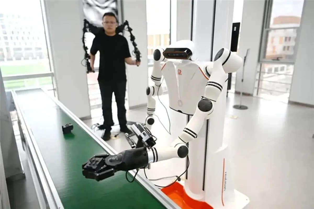 Xitoy insonsimon robotlar uchun dunyodagi birinchi maktabni ochdi