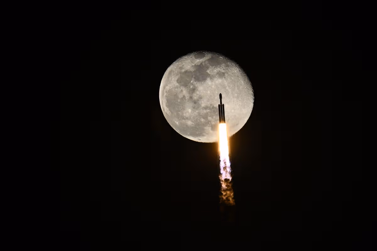 Tashlab yuborilgan SpaceX raketasi Oyga uriladi