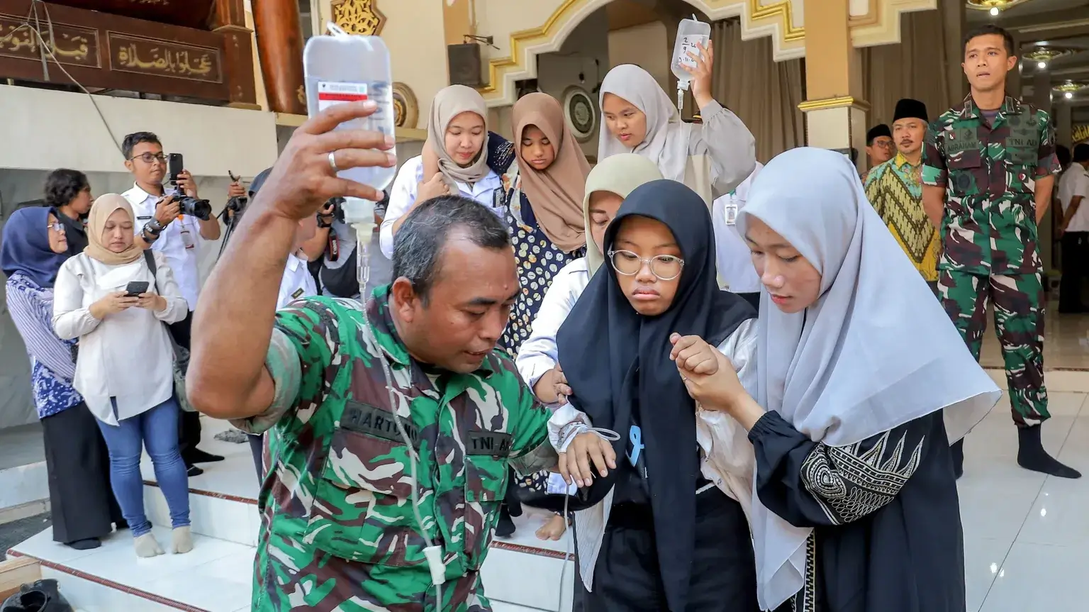 Indoneziyada bepul maktab ovqatidan 2 mingga yaqin o’quvchi zaharlandi